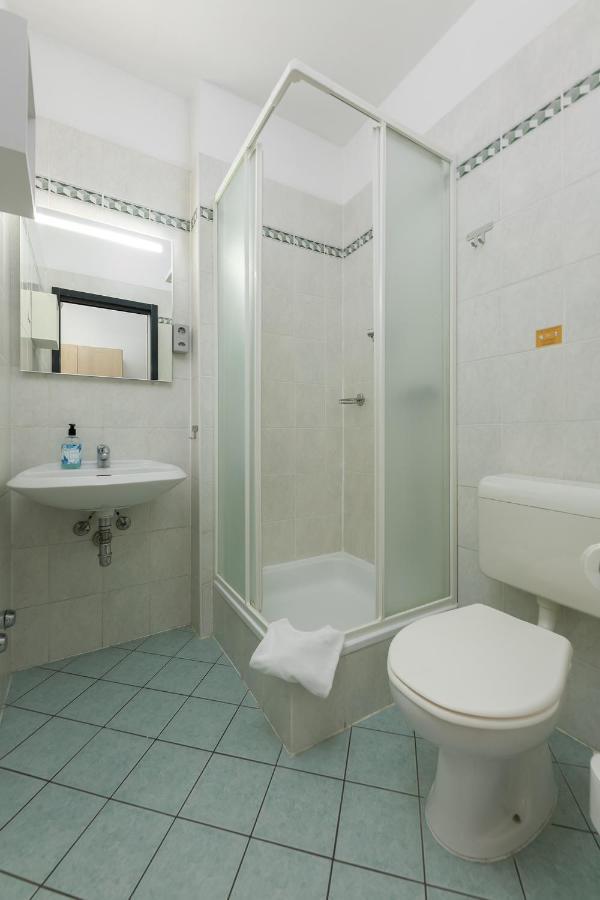 Guesthouse Lugano Apartments By Lr ภายนอก รูปภาพ